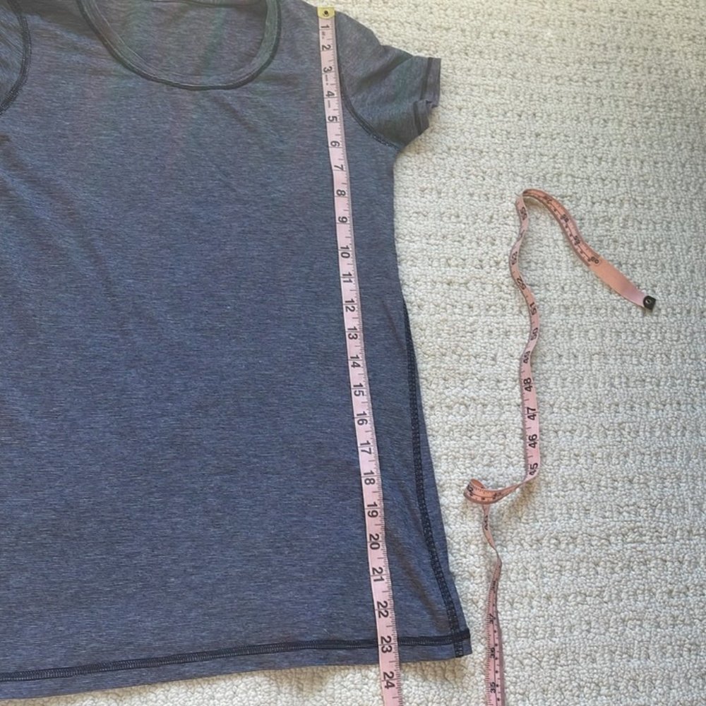 SOLDLululemon Lively Crewneck Tee Vitasea in White Black Mircostripe Size XS 2/4 - Picture 10 of 11